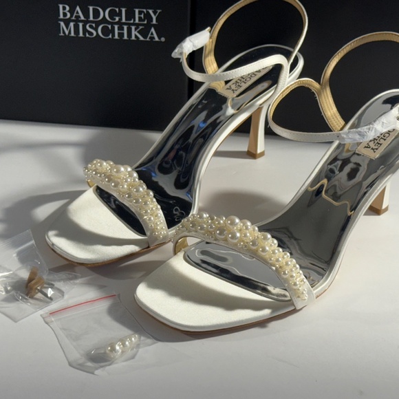 Badgley Mischka Caitlyn Heels Size 11 White Satin Pearl Embellished Ankle Strap - Picture 5 of 12